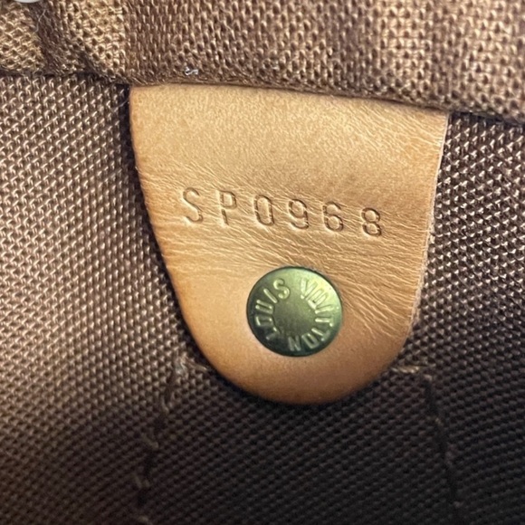 EUC- Louis Vuitton Monogram Canvas Speedy 25 w/ LV bag. - Picture 7 of 9